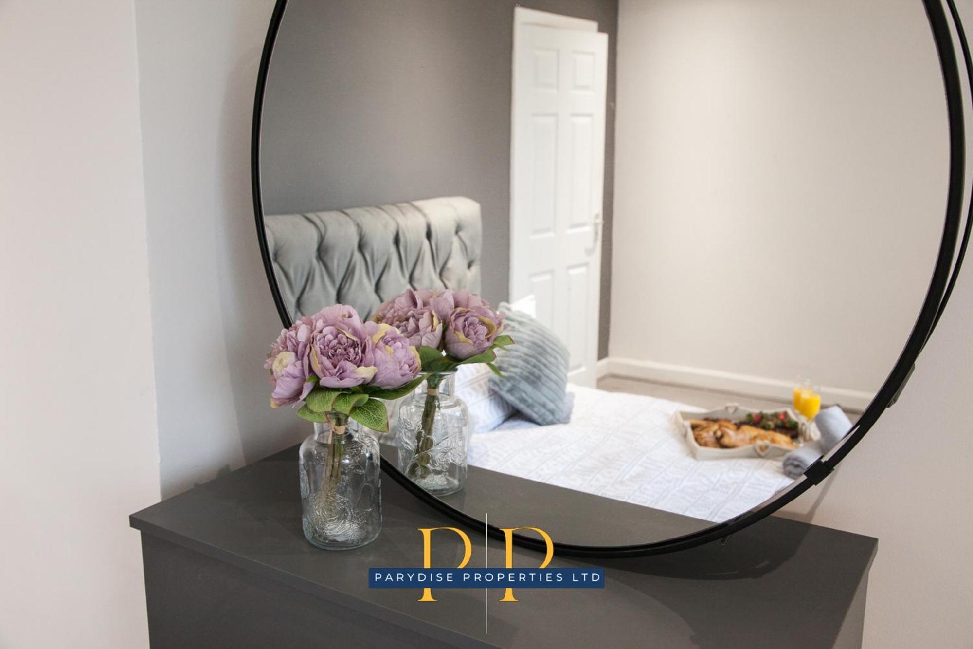 The Knutton House - Spacious Comfort By Parydise Properties - Leisure & Business Stays - Sleeps 7 Newcastle-under-Lyme Esterno foto