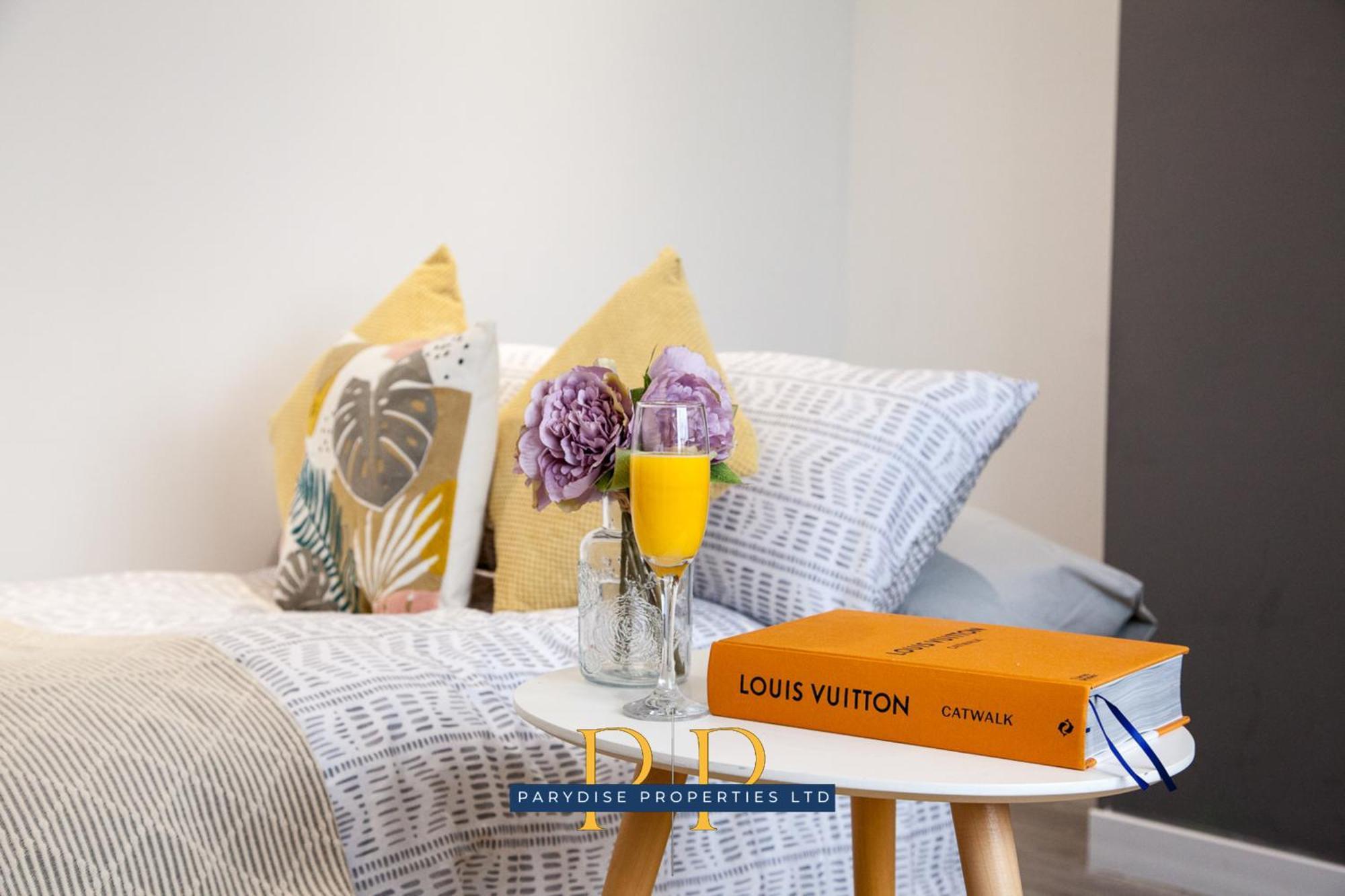 The Knutton House - Spacious Comfort By Parydise Properties - Leisure & Business Stays - Sleeps 7 Newcastle-under-Lyme Esterno foto