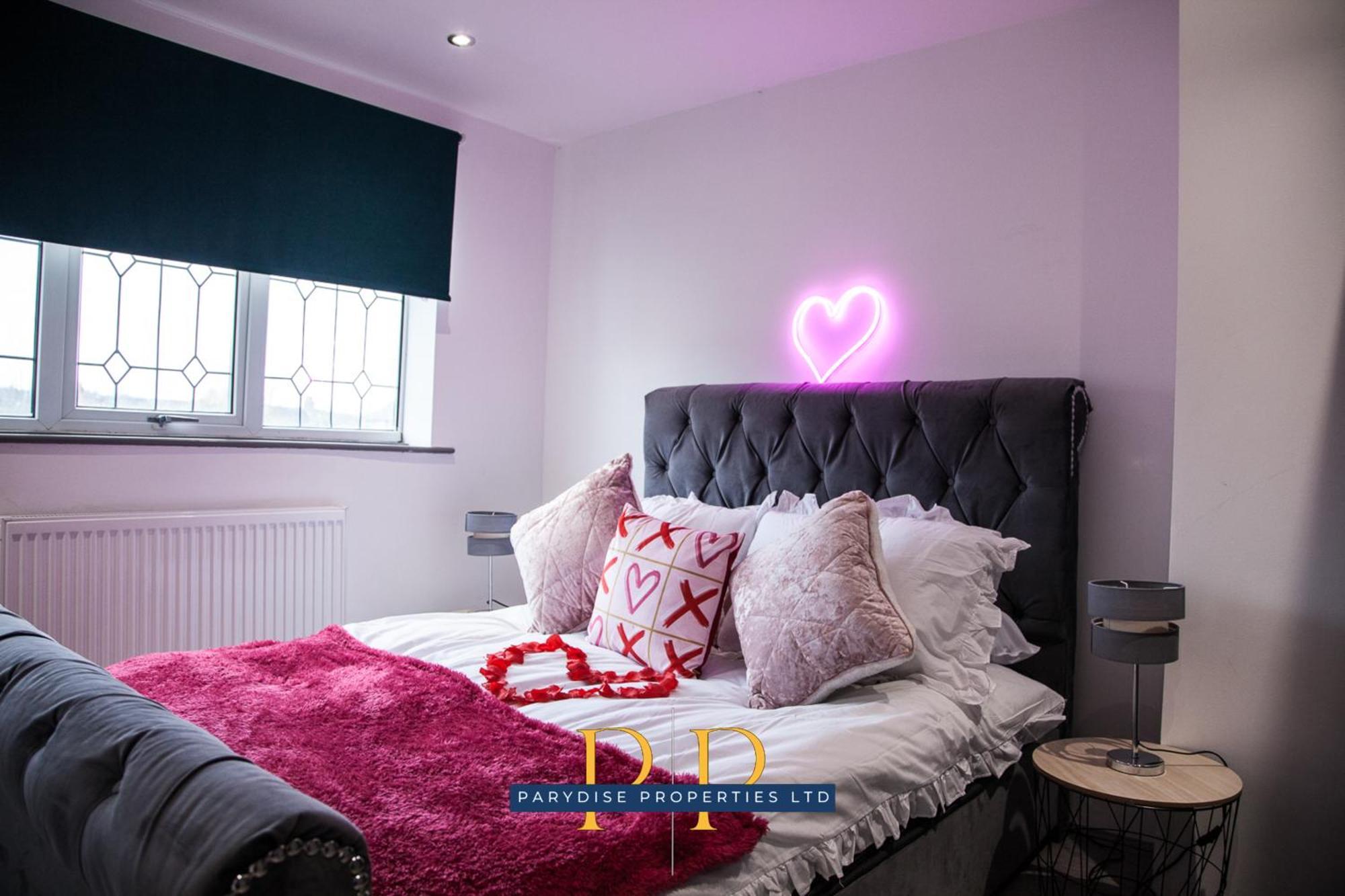 The Knutton House - Spacious Comfort By Parydise Properties - Leisure & Business Stays - Sleeps 7 Newcastle-under-Lyme Esterno foto