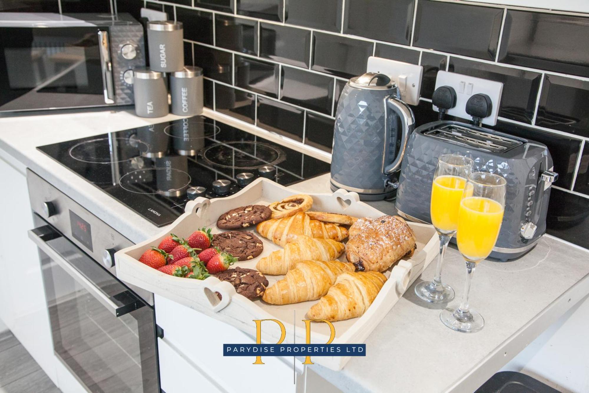 The Knutton House - Spacious Comfort By Parydise Properties - Leisure & Business Stays - Sleeps 7 Newcastle-under-Lyme Esterno foto