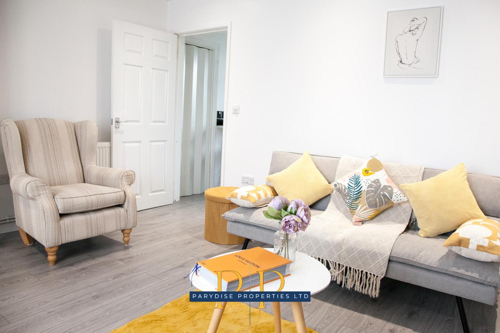 The Knutton House - Spacious Comfort By Parydise Properties - Leisure & Business Stays - Sleeps 7 Newcastle-under-Lyme Esterno foto