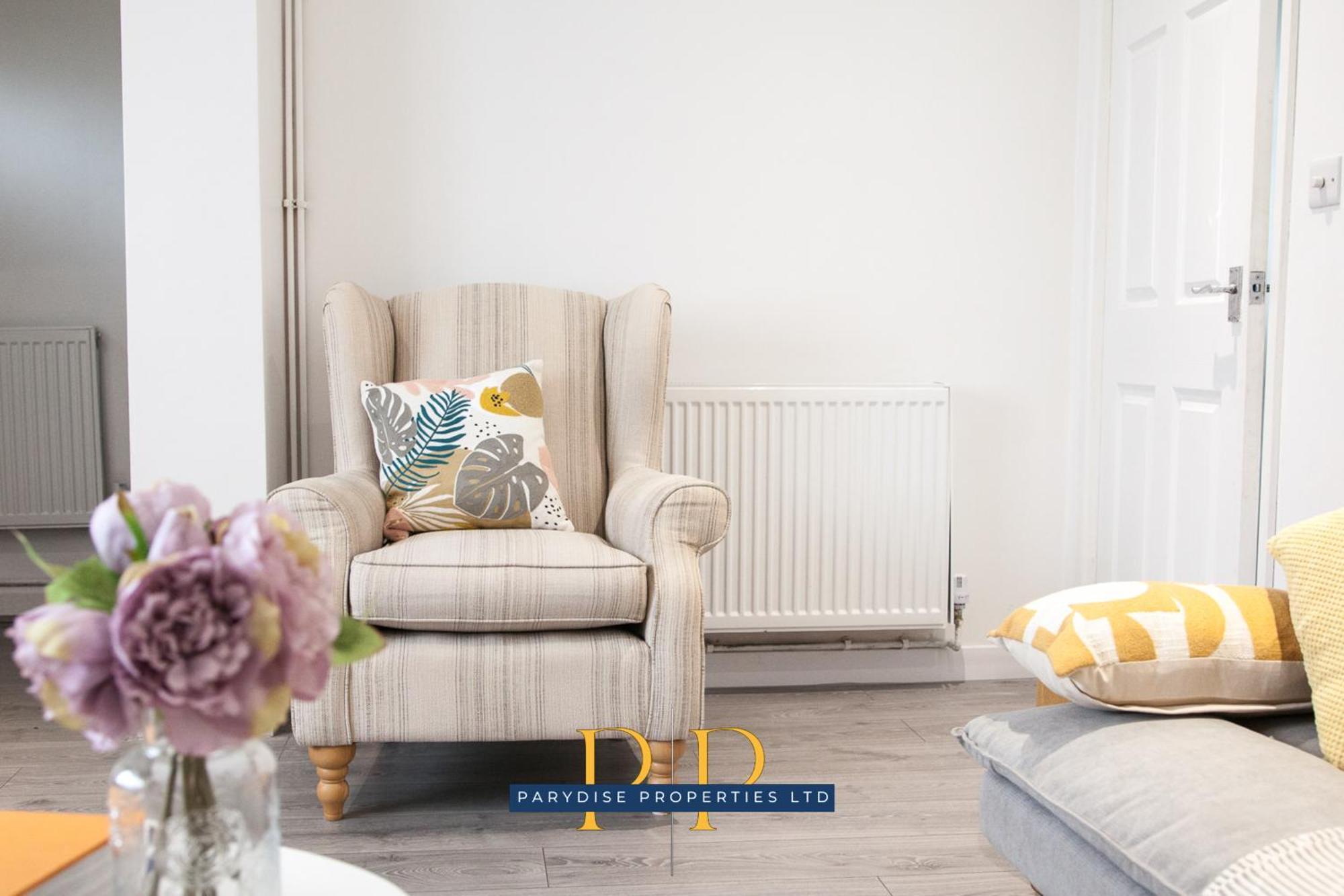 The Knutton House - Spacious Comfort By Parydise Properties - Leisure & Business Stays - Sleeps 7 Newcastle-under-Lyme Esterno foto